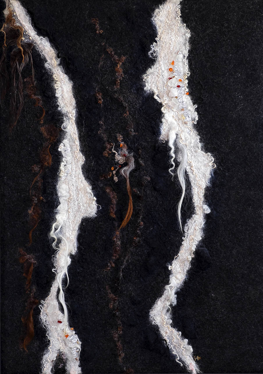 ๐๐ฎ๐๐ซ๐ญ๐ณ ๐๐๐ข๐ง๐ฌ ๐ | Fiber with Gemstones | Size: H41"xW29" | 2021 - Image 2